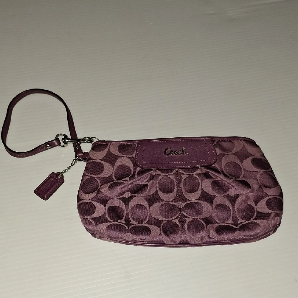 COACH Ashley Wristlet in SV/Rose